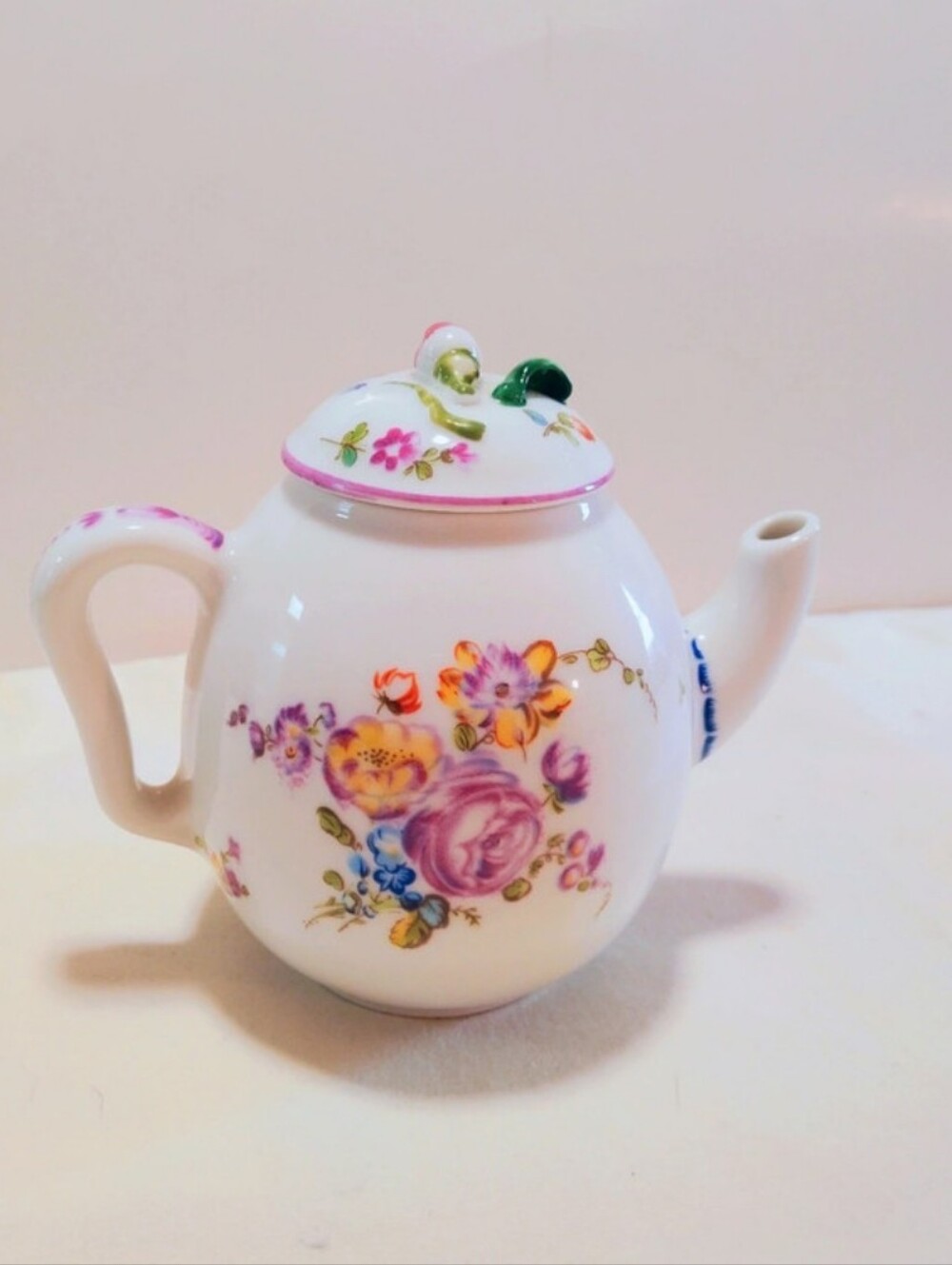 Mennecy Floral Teapot w/ Lid Victorian Style V & A Museum 1985 Franklin Mint